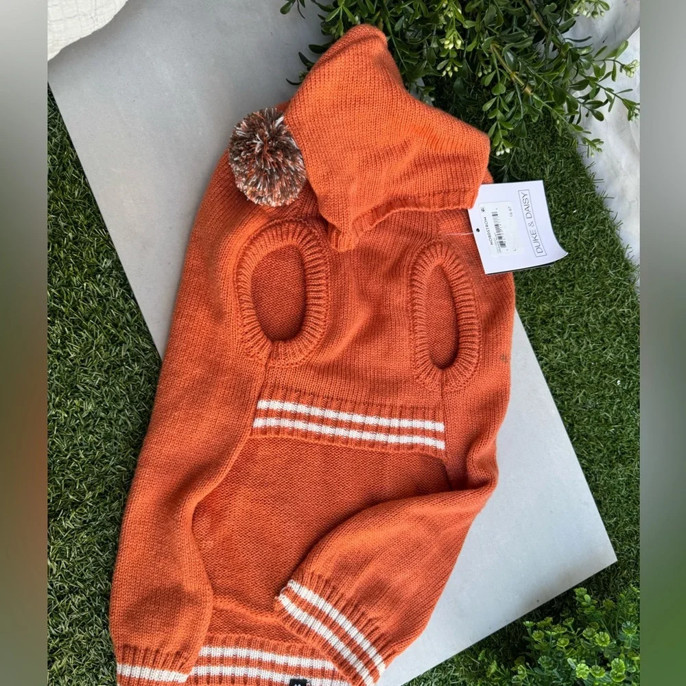 Duke & Daisy Sweater size Large new with tags pet clothes, orange rust hoodie M